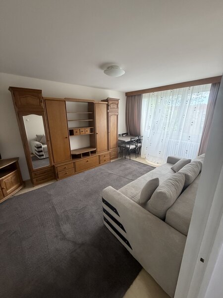 Berceni, de vanzare 3 camere decomandat, mobilat, utilat.