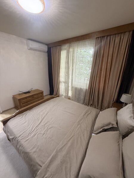 Berceni, de vanzare 3 camere decomandat, mobilat, utilat.