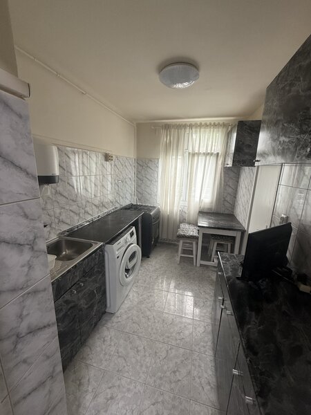 Berceni, de vanzare 3 camere decomandat, mobilat, utilat.
