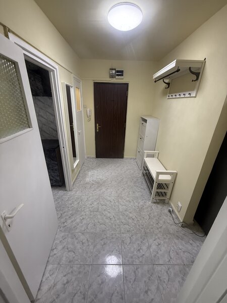 Berceni, de vanzare 3 camere decomandat, mobilat, utilat.