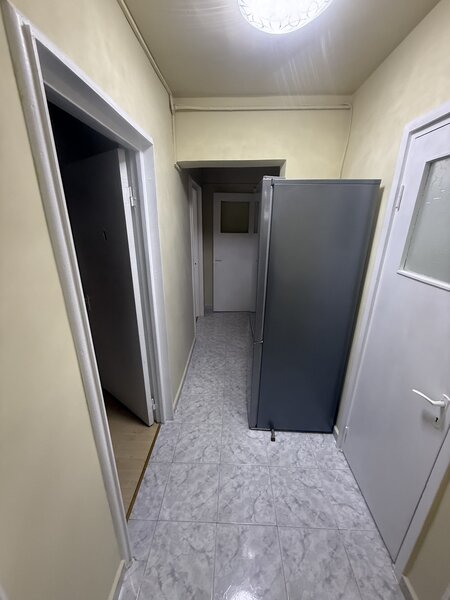 Berceni, de vanzare 3 camere decomandat, mobilat, utilat.