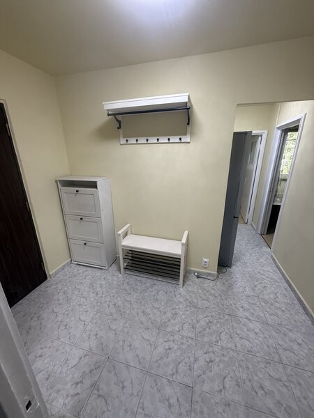 Berceni, de vanzare 3 camere decomandat, mobilat, utilat.