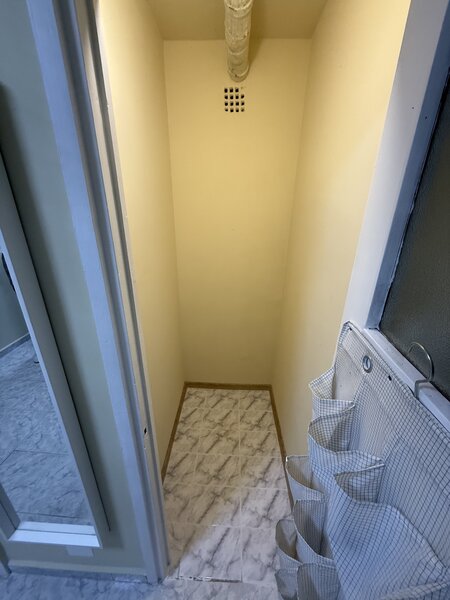 Berceni, de vanzare 3 camere decomandat, mobilat, utilat.