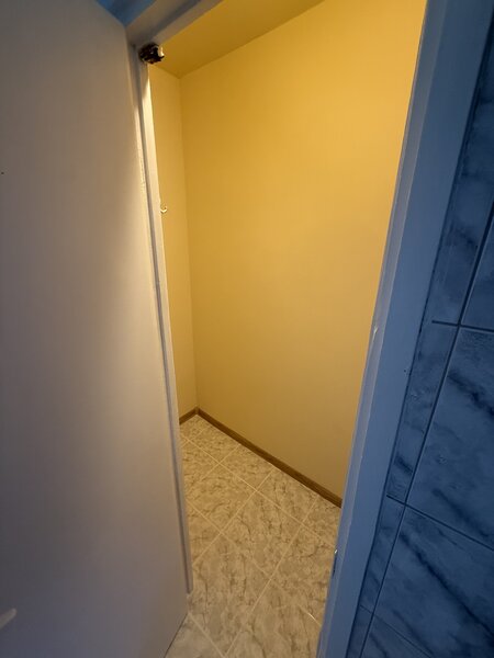 Berceni, de vanzare 3 camere decomandat, mobilat, utilat.