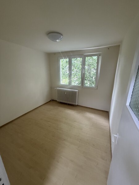 Berceni, de vanzare 3 camere decomandat, mobilat, utilat.