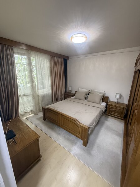 Berceni, de vanzare 3 camere decomandat, mobilat, utilat.